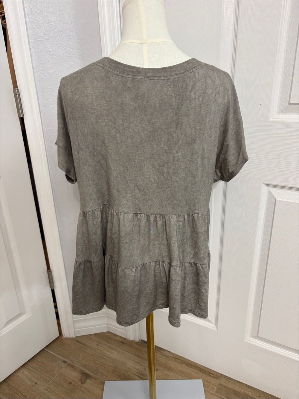 Washed Gray Tiered Short Sleeve Tunic Top - Picture 2 of 3